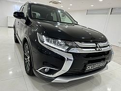 Mitsubishi Outlander 2.4 CVT Sunroof Facelift 2015 Black Rear Entertainment